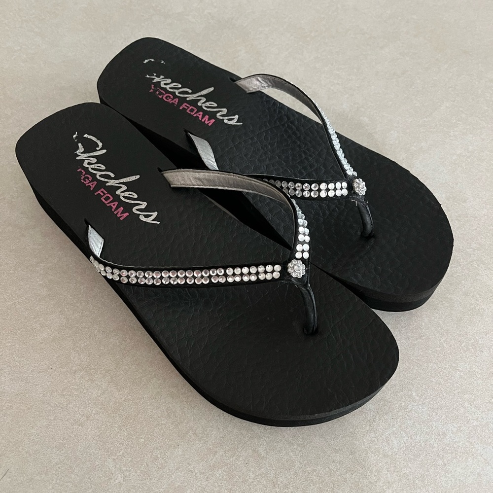 Skechers Yoga Foam Flip flop Size 8